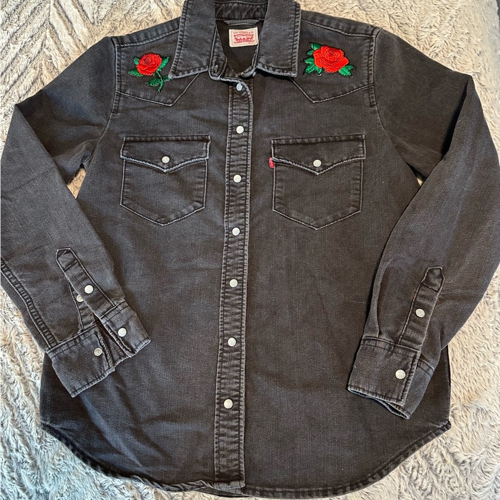 Levi’s rose patch black denim pearl snap western shirt